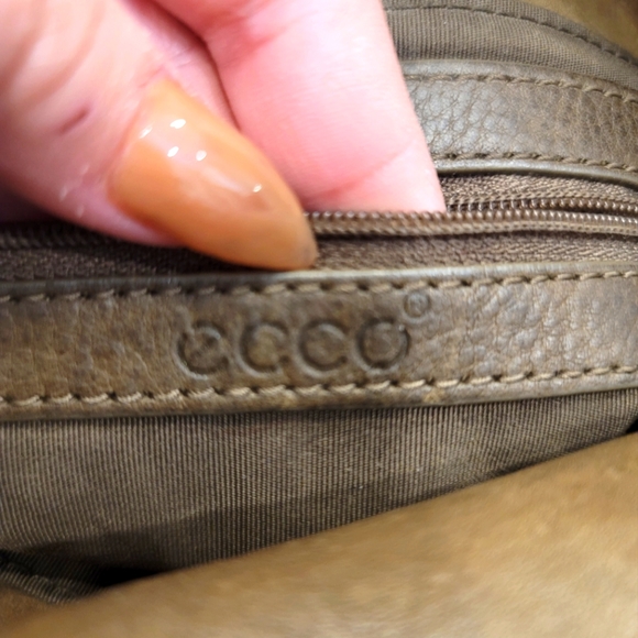 Ecco Shoulder Bag - Picture 15 of 16